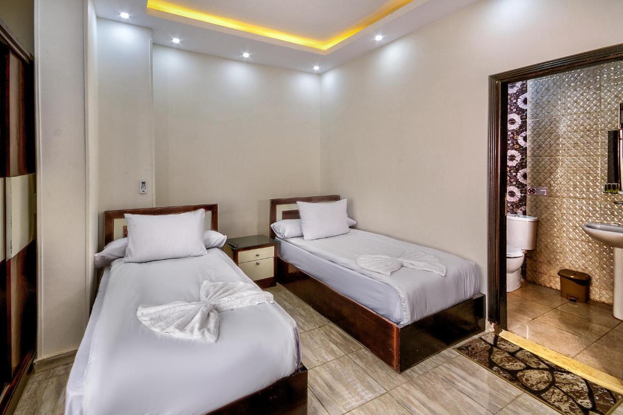 Hotel Tut Pyramids View Kafret el-Gabal Exterior foto