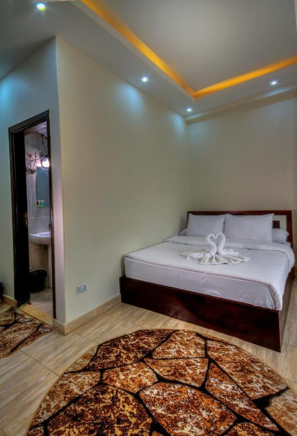 Hotel Tut Pyramids View Kafret el-Gabal Exterior foto