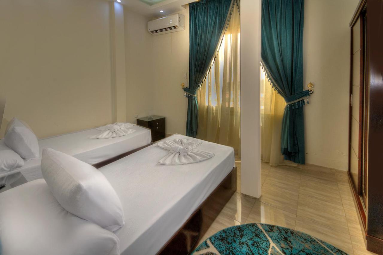 Hotel Tut Pyramids View Kafret el-Gabal Exterior foto