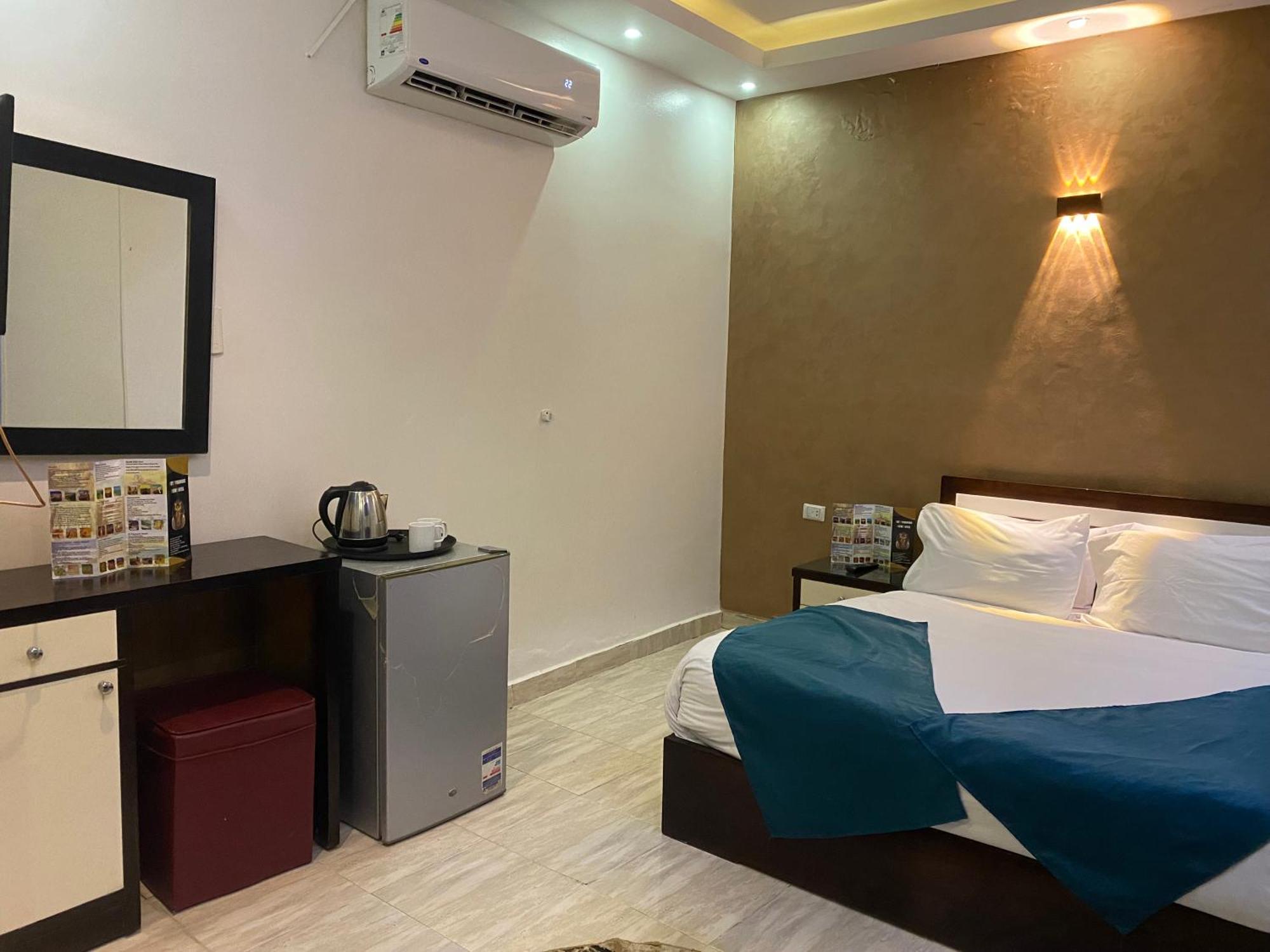 Hotel Tut Pyramids View Kafret el-Gabal Exterior foto